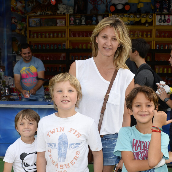 Sarah Lavoine avec ses fils Milo, Roman et un ami - Inauguration de la Fête des Tuileries à Paris le 26 juin 2015.