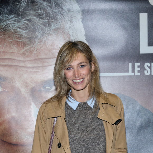 Exclusif - Pauline Lefèvre -Photocall - Spectacle symphonique Claude Lelouch "D'un film à l'autre" au Palais des Congrès de Paris le 14 novembre 2022. Pour Fêter ses 85 ans et 60 de carrière, Claude Lelouch a créé un ciné-concert, "Claude Lelouch - D'un film à l'autre", dans lequel la musique de ses films est jouée par l'orchestre philharmonique de Prague, au Palais des Congrès à Paris. © Moreau / Rindoff / Bestimage