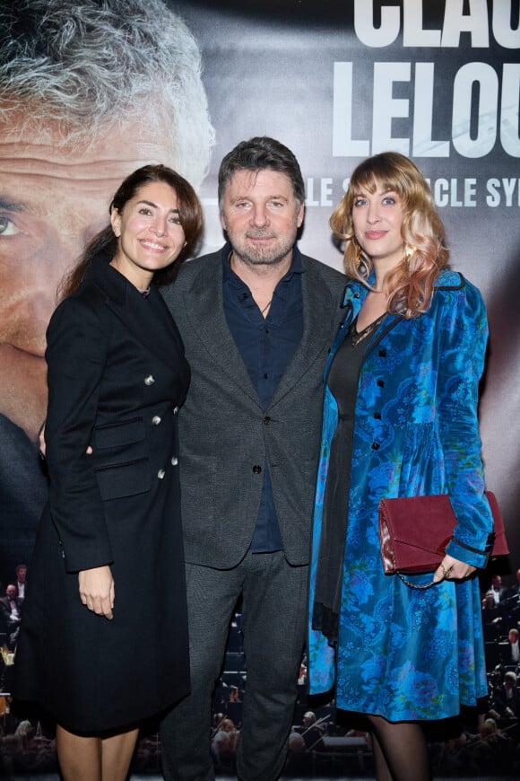 Exclusif - Aline Gaillot, Philippe Lellouche et Caterina Murino - Photocall - Spectacle symphonique Claude Lelouch "D'un film à l'autre" au Palais des Congrès de Paris le 14 novembre 2022. Pour Fêter ses 85 ans et 60 de carrière, Claude Lelouch a créé un ciné-concert, "Claude Lelouch - D'un film à l'autre", dans lequel la musique de ses films est jouée par l'orchestre philharmonique de Prague, au Palais des Congrès à Paris. © Moreau / Rindoff / Bestimage