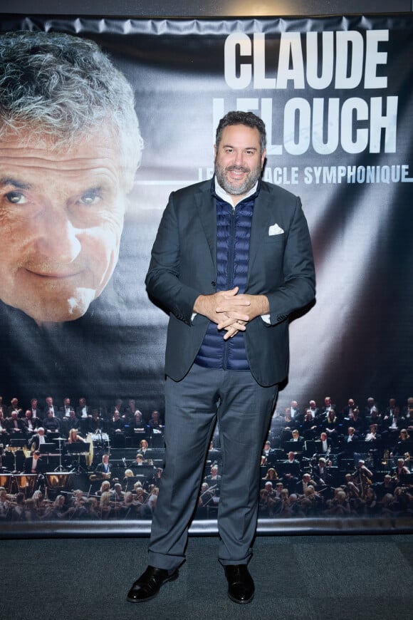 Exclusif - Bruce Toussaint - Photocall - Spectacle symphonique Claude Lelouch "D'un film à l'autre" au Palais des Congrès de Paris le 14 novembre 2022. Pour Fêter ses 85 ans et 60 de carrière, Claude Lelouch a créé un ciné-concert, "Claude Lelouch - D'un film à l'autre", dans lequel la musique de ses films est jouée par l'orchestre philharmonique de Prague, au Palais des Congrès à Paris. © Moreau / Rindoff / Bestimage