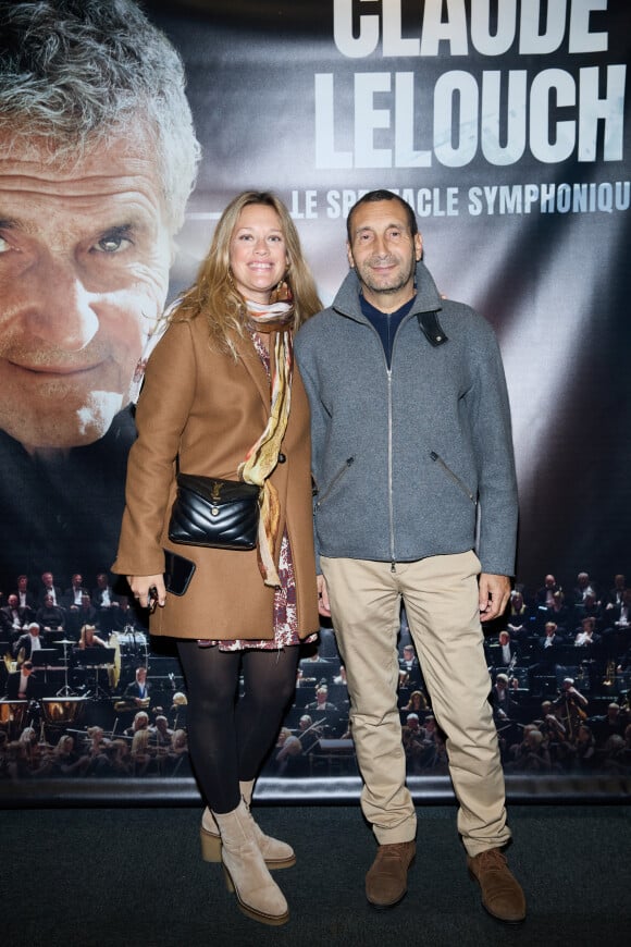 Exclusif - Zinedine Soualem et sa compagnePhotocall - Spectacle symphonique Claude Lelouch "D'un film à l'autre" au Palais des Congrès de Paris le 14 novembre 2022. Pour Fêter ses 85 ans et 60 de carrière, Claude Lelouch a créé un ciné-concert, "Claude Lelouch - D'un film à l'autre", dans lequel la musique de ses films est jouée par l'orchestre philharmonique de Prague, au Palais des Congrès à Paris. © Moreau / Rindoff / Bestimage