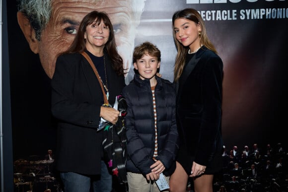 Exclusif - Anne Marcassus et sa fille - Photocall - Spectacle symphonique Claude Lelouch "D'un film à l'autre" au Palais des Congrès de Paris le 14 novembre 2022. Pour Fêter ses 85 ans et 60 de carrière, Claude Lelouch a créé un ciné-concert, "Claude Lelouch - D'un film à l'autre", dans lequel la musique de ses films est jouée par l'orchestre philharmonique de Prague, au Palais des Congrès à Paris. © Moreau / Rindoff / Bestimage