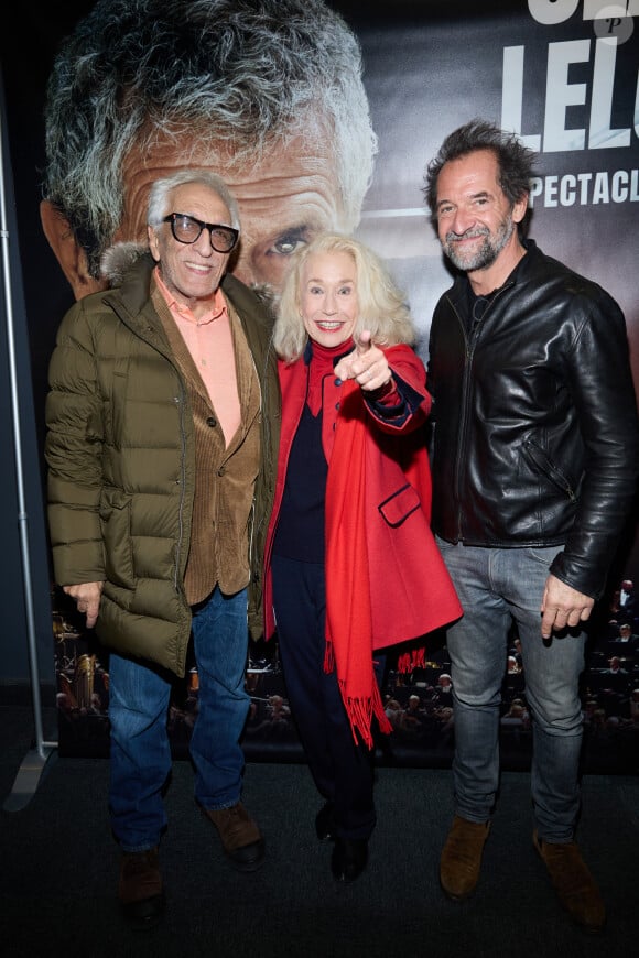 Exclusif - Brigitte Fossey, Gérard Darmon et Stéphane De Groodt - Photocall - Spectacle symphonique Claude Lelouch "D'un film à l'autre" au Palais des Congrès de Paris le 14 novembre 2022. Pour Fêter ses 85 ans et 60 de carrière, Claude Lelouch a créé un ciné-concert, "Claude Lelouch - D'un film à l'autre", dans lequel la musique de ses films est jouée par l'orchestre philharmonique de Prague, au Palais des Congrès à Paris. © Moreau / Rindoff / Bestimage