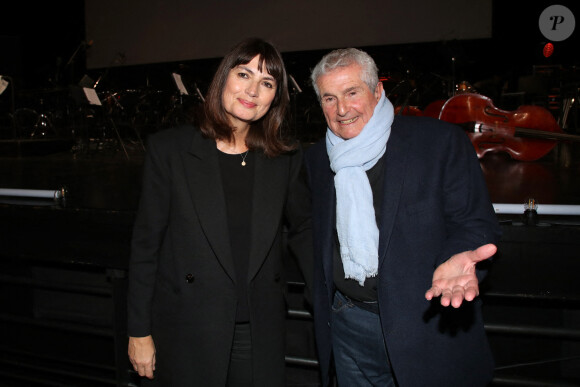 Exclusif - Claude Lelouch et sa compagne Valérie Perrin Backstage - Spectacle symphonique Claude Lelouch "D'un film à l'autre" au Palais des Congrès de Paris le 14 novembre 2022. © Moreau / Rindoff / Bestimage