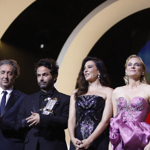 Justin Kurzel, Laïla Marrakchi, Paolo Sorrentino, Emad Aleebrahim Dekhordi (Grand Prix Étoile d'Or pour le film "Chevalier Noir"), Nadine Labaki, Diane Kruger, Vanessa Kirby et Tahar Rahim lors de la cérémonie de clôture de la 19ème édition du Festival International du Film de Marrakech (FIFM) au Palais des Congrès à Marrakech, le 19 novembre 2022. © Denis Guignebourg/Bestimage 