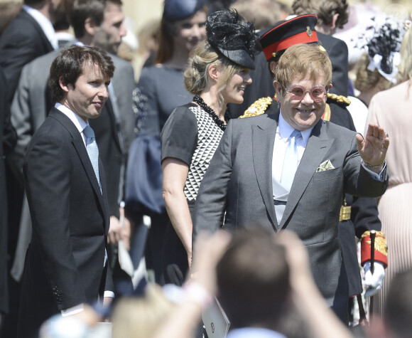 Elton John et James Blunt à la sortie de la chapelle St. George au château de Windsor lors du mariage de Meghan et Harry, Royaume Uni, le 19 mai 2018.