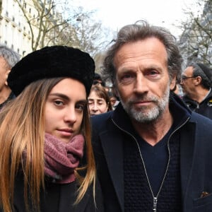 Stéphane Freiss et sa fille Camille lors de la Marche blanche en hommage à Mireille Knoll, une octogénaire assassinée, et contre l'antisémitisme à Paris le 28 mars 2018. © Lionel Urman/Bestimage.