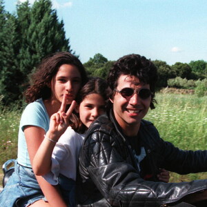 Jean-Luc Lahaye avec ses filles Margaux et Gloria à Carpentras.