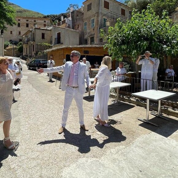 Mariage de Christine Bravo et Stéphane Bachot, le 11 juin 2022 en Corse. Photo partagée par un invité du couple sur Instagram.