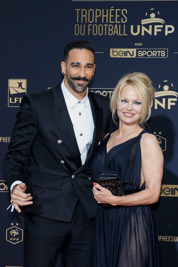 Adil Rami et sa compagne Pamela Anderson au photocall de la 28ème cérémonie des trophées UNFP (Union nationale des footballeurs professionnels) au Pavillon d'Armenonville à Paris, France.