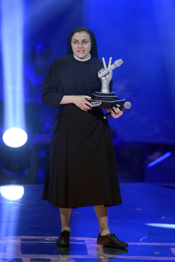Finale de l'émission "The Voice" Italie, Soeur Cristina Scuccia remporte l'émission à Milan le 5 juin 2014
