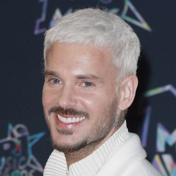 Matt Pokora au photocall de la 24ème édition des "NRJ Music Awards (NMA)" au Palais des Festivals à Cannes. © Christophe Aubert via Bestimage 