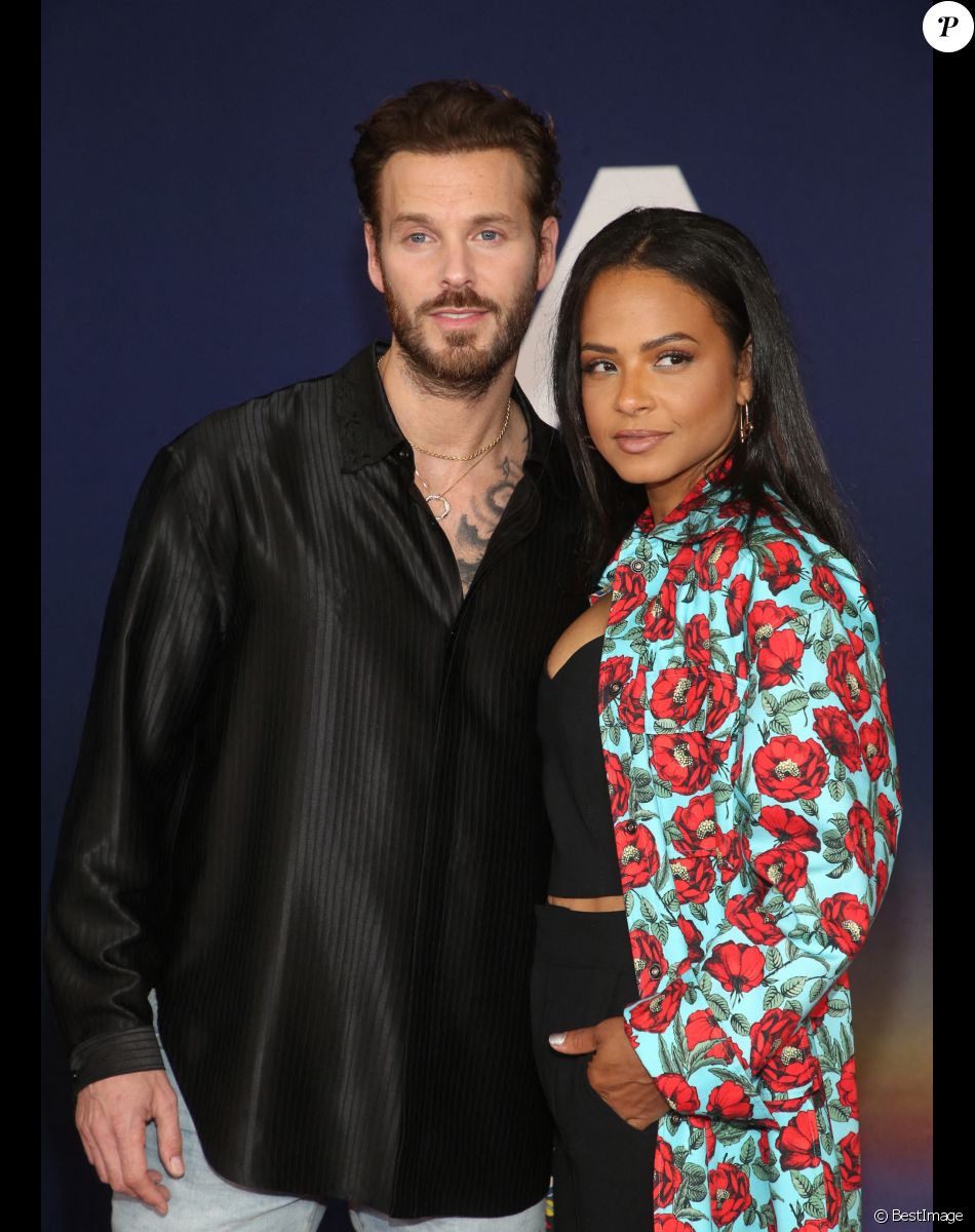 Matt Pokora et sa femme Christina Milian au photocall lors de la première du film "Ambulance" à Los Angeles le 4 avril 2022.
