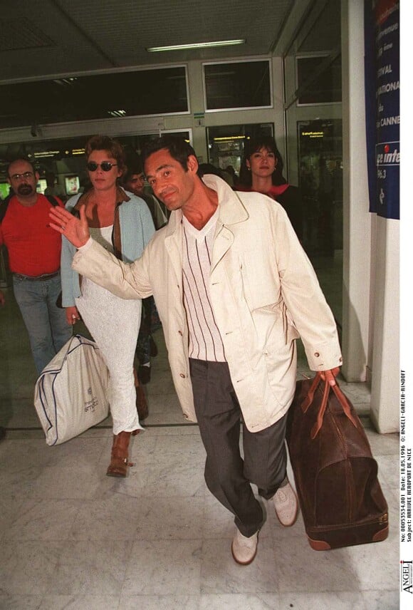 Gérard Lanvin et sa femme Jennifer arrivant à Cannes en 1996