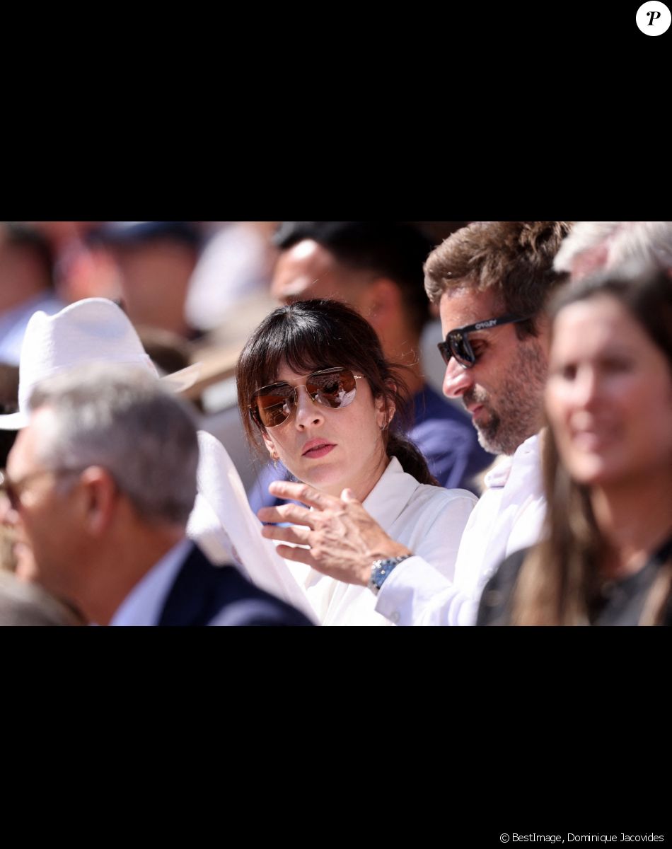 Nolwenn Leroy et son compagnon Arnaud Clément dans les tribunes lors des Internationaux de France de Tennis de Roland Garros 2022. Paris, le 5 juin 2022. © Dominique Jacovides/Bestimage