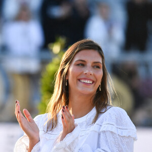 Camille Cerf (Miss France 2015 et ambassadrice du LGCT-LPEJ 2022) à la remise du prix de la première manche de la GCL présentée par la Mairie du 7ème (CSI 5) lors de la 8ème édition du "Longines Paris Eiffel Jumping" au Champ de Mars à Paris, le 24 juin 2022.© Perusseau/Gorassini/Tribeca/Bestimage 