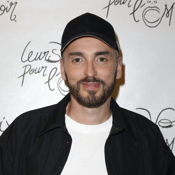 Exclusif - Christophe Willem au Photocall de la 10ème édition de la soirée "Leurs voix pour l'espoir" au profit de la recherche contre le cancer du pancréas (fondation ARCAD) à l'Olympia à Paris le 17 octobre 2022. © Marc Ausset-Lacroix / Perusseau / Bestimage 