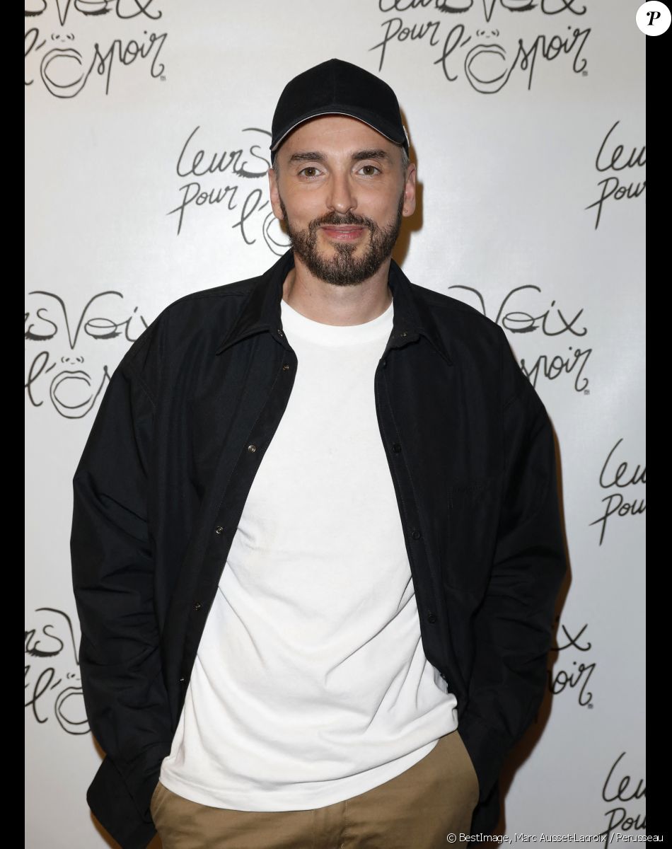Exclusif - Christophe Willem au Photocall de la 10ème édition de la soirée "Leurs voix pour l'espoir" au profit de la recherche contre le cancer du pancréas (fondation ARCAD) à l'Olympia à Paris le 17 octobre 2022. © Marc Ausset-Lacroix / Perusseau / Bestimage