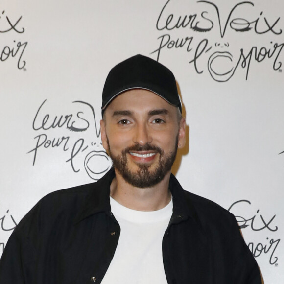 Exclusif - Christophe Willem au Photocall de la 10ème édition de la soirée "Leurs voix pour l'espoir" au profit de la recherche contre le cancer du pancréas (fondation ARCAD) à l'Olympia à Paris le 17 octobre 2022. © Marc Ausset-Lacroix / Perusseau / Bestimage 