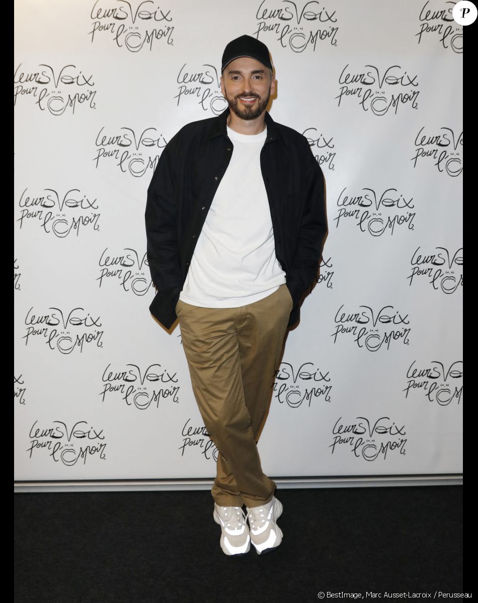 Exclusif - Christophe Willem au Photocall de la 10ème édition de la soirée "Leurs voix pour l'espoir" au profit de la recherche contre le cancer du pancréas (fondation ARCAD) à l'Olympia à Paris le 17 octobre 2022. © Marc Ausset-Lacroix / Perusseau / Bestimage