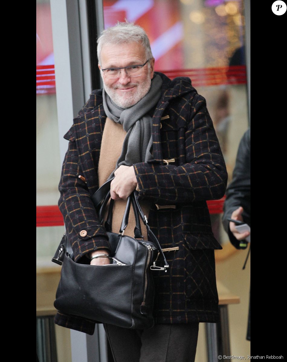 Laurent Ruquier à la sortie de l'émission "Les Grosses Têtes" aux studios RTL à Neuilly-sur-Seine, France, le 21 novembre 2022. © Jonathan Rebboah/Panoramic/Bestimage