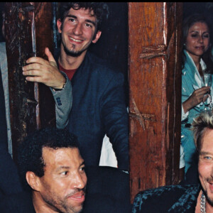 Johnny et Laeticia Hallyday en 1998 avec Patrick Bruel et Florent Pagny