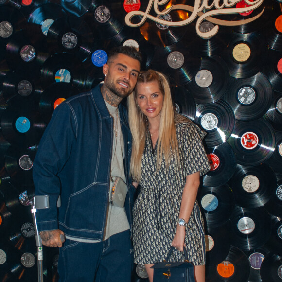 Exclusif - Thibault Garcia et sa femme Jessica Thivenin lors de la soirée " Come Chill with Booba " au bar Le Tube à Dubaï. © Nicolas Briquet / Bestimage 