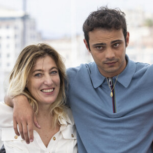Valéria Bruni Tedeschi, Sofiane Bennacer, Nadia Tereszkiewicz au photocall du film "Les Amandiers" lors du 75e Festival International du Film de Cannes. © Cyril Moreau / Bestimage 
