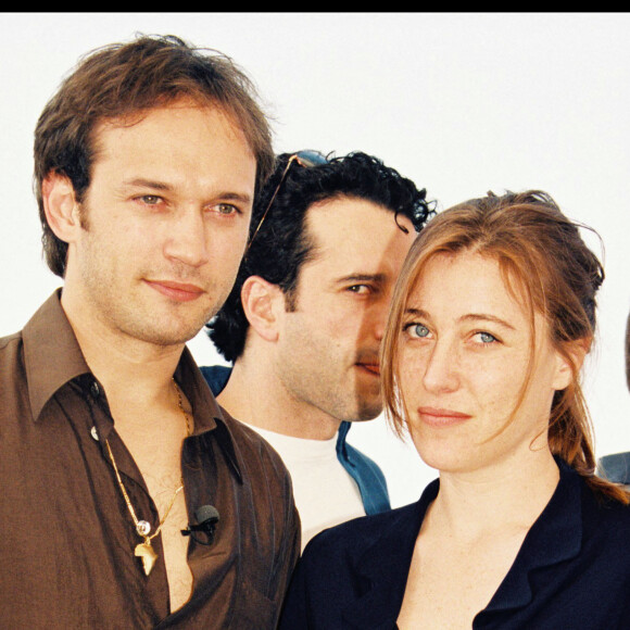 Archives - Vincent Perez et Valerie Bruni-Tedeschi - Photocall du film "Ceux qui m'aiment prendront le train", au Festival de Cannes en 1998.