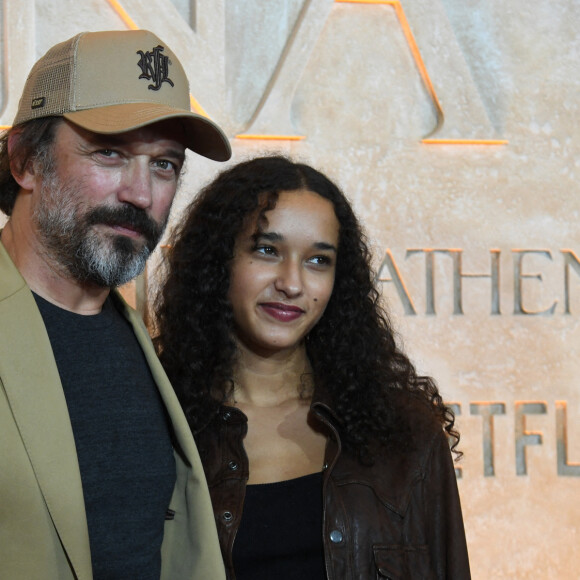 Vincent Perez et sa fille Tess - Avant-première du film "Athena" à la salle Pleyel à Paris le 13 septembre 2022. © Giancarlo Gorassini / Bestimage