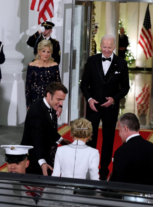 Le président Joe Biden, sa femme Jill, le président Emmanuel Macron et la première dame Brigitte Macron lors de leur arrivée au dîner d'état à la Maison Blanche offert par le président des Etats-Unis à l'occasion de la visite d'état du président français et de la première dame le 1er décembre 2022. © Dominique Jacovides / Bestimage