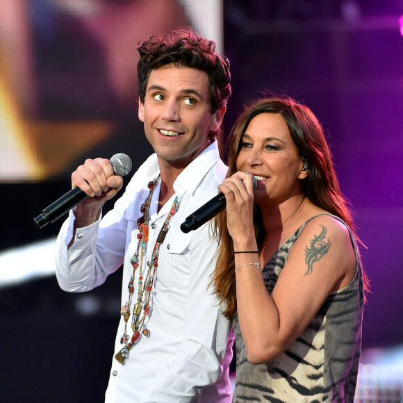 Le chanteur Mika et la chanteuse Zazie - Enregistrement de l'émission "La Chanson de l'Année, Fête de la Musique" dans les arènes de Nîmes, le 20 juin 2015.