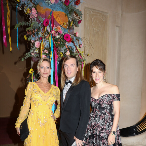 Rebecca Hampton, Christophe Guillarmé, Lea Francois - robe Christophe Guillarme - boucles d'oreilles Elsa Lee Paris - pochette Carmen Steffens - Lea Francois - robe Christophe Guillarme - boucles d'oreilles Iza B - maquillage Campus des Maquilleurs - 28ème Gala de l'Espoir au profit de la Ligue contre le cancer au théâtre des Champs-Elysées à Paris le 29 Novembre 2022. © Christophe Guillarmé via Bestimage