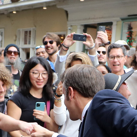 Le président français Emmanuel Macron et sa femme Brigitte arrivent à La Nouvelle-Orleans, accueillis par la maire de la ville LaToya Cantrell, à l'occasion de leur voyage officiel aux Etats-Unis. Le 2 décembre 2022 © Dominique Jacovides / Bestimage 