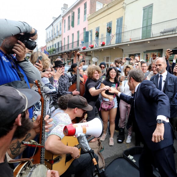 Le président français Emmanuel Macron et sa femme Brigitte arrivent à La Nouvelle-Orleans, accueillis par la maire de la ville LaToya Cantrell, à l'occasion de leur voyage officiel aux Etats-Unis. Le 2 décembre 2022 © Dominique Jacovides / Bestimage 