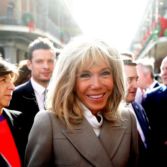 Le président français Emmanuel Macron et sa femme Brigitte arrivent à La Nouvelle-Orleans, accueillis par la maire de la ville LaToya Cantrell, à l'occasion de leur voyage officiel aux Etats-Unis. Le 2 décembre 2022 © Dominique Jacovides / Bestimage 