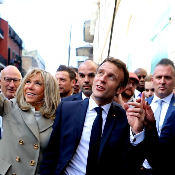 Le président français Emmanuel Macron et sa femme Brigitte arrivent à La Nouvelle-Orleans, accueillis par la maire de la ville LaToya Cantrell, à l'occasion de leur voyage officiel aux Etats-Unis. Le 2 décembre 2022 © Dominique Jacovides / Bestimage 