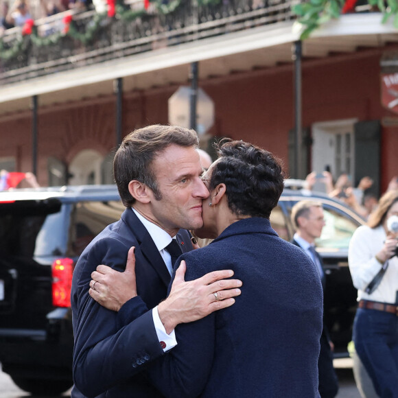 Le président français Emmanuel Macron et sa femme Brigitte arrivent à La Nouvelle-Orleans, accueillis par la maire de la ville LaToya Cantrell, à l'occasion de leur voyage officiel aux Etats-Unis. Le 2 décembre 2022 © Dominique Jacovides / Bestimage 
