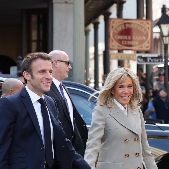 Le président français Emmanuel Macron et sa femme Brigitte arrivent à La Nouvelle-Orleans, accueillis par la maire de la ville LaToya Cantrell, à l'occasion de leur voyage officiel aux Etats-Unis. Le 2 décembre 2022 © Dominique Jacovides / Bestimage 