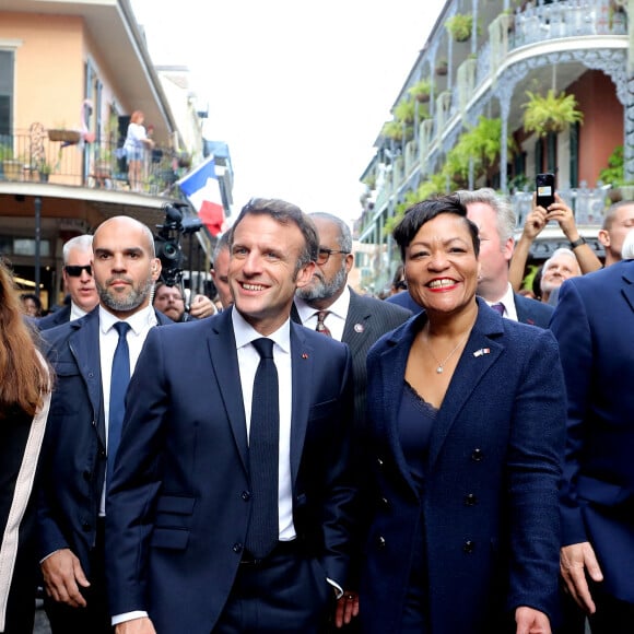 Le président français Emmanuel Macron et sa femme Brigitte arrivent à La Nouvelle-Orleans, accueillis par la maire de la ville LaToya Cantrell, à l'occasion de leur voyage officiel aux Etats-Unis. Le 2 décembre 2022 © Dominique Jacovides / Bestimage 