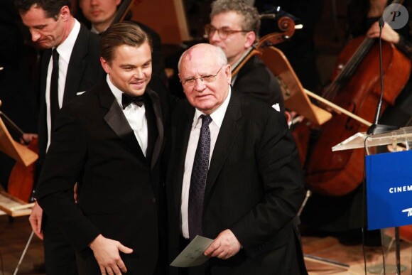 Leonardo DiCaprio et Mikhail Gorbatchev à l'occasion de la grande soirée Cinema for Peace charity gala, qui s'est tenue dans la capitale allemande en pleine Berlinale, le 15 février 2010.