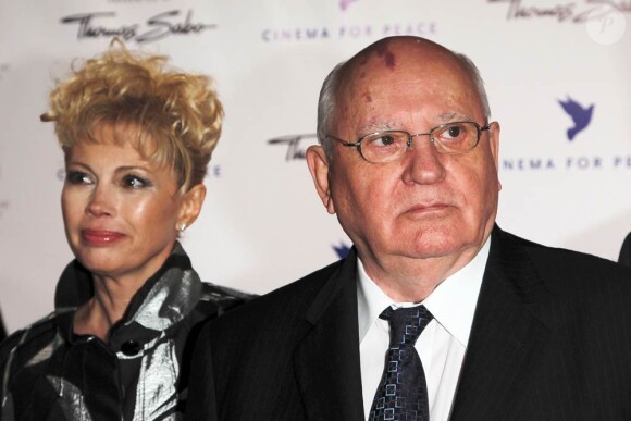 Mikhail Gorbatchev et sa fille Anastasia Virgaskaya à l'occasion de la grande soirée Cinema for Peace charity gala, qui s'est tenue dans la capitale allemande en pleine Berlinale, le 15 février 2010.