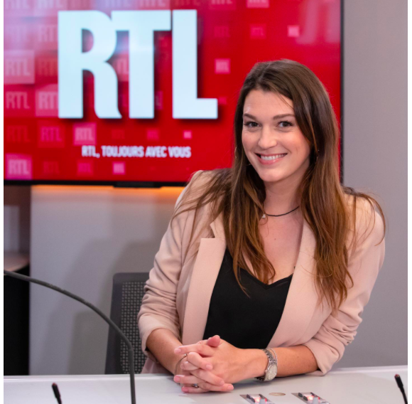Louise Petitrenaud dans les locaux de RTL.