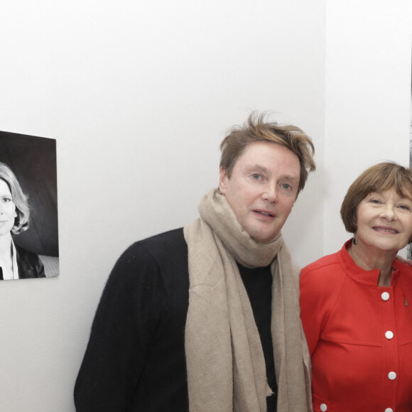 Exclusif - Macha Méril entre son fils Gianguido Baldi et son neveu Michel Tarran - Vernissage de l'exposition des photographies de L. D'Alessandro à l'occasion de la sortie du livre de M. Méril "L'homme de Naples" à la Galerie Cinema - Anne-Dominique Toussaint à Paris. © Jack Tribeca / Bestimage