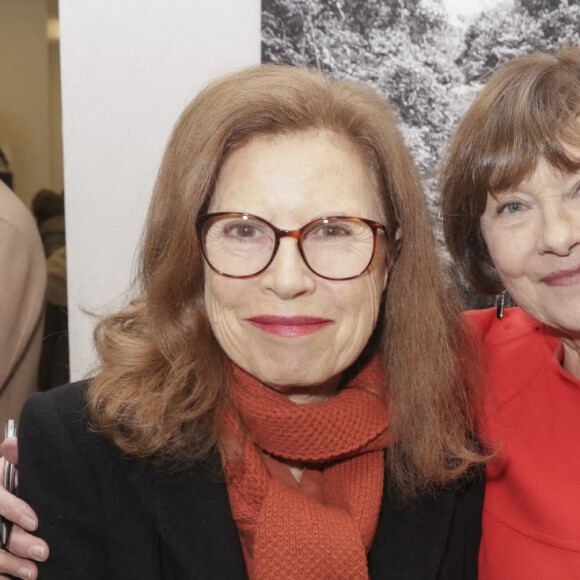 Exclusif - Caroline Huppert, Macha Méril - Vernissage de l'exposition des photographies de L. D'Alessandro à l'occasion de la sortie du livre de M. Méril "L'homme de Naples" à la Galerie Cinema - Anne-Dominique Toussaint à Paris. © Jack Tribeca / Bestimage