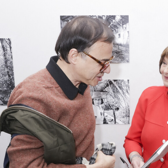 Exclusif - Bertrand Burgalat, Macha Méril - Vernissage de l'exposition des photographies de L. D'Alessandro à l'occasion de la sortie du livre de M. Méril "L'homme de Naples" à la Galerie Cinema - Anne-Dominique Toussaint à Paris. © Jack Tribeca / Bestimage