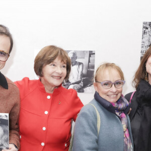 Exclusif - Bertrand Burgalat, Macha Méril, Rosalie Varda-Demy, Anne-Dominique Toussaint - Vernissage de l'exposition des photographies de L. D'Alessandro à l'occasion de la sortie du livre de M. Méril "L'homme de Naples" à la Galerie Cinema - Anne-Dominique Toussaint à Paris. © Jack Tribeca / Bestimage
