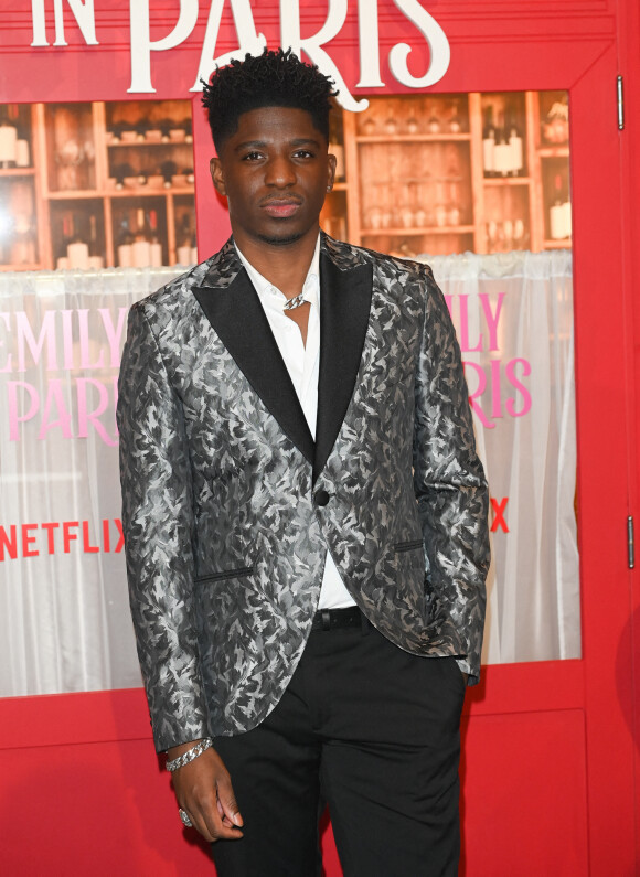 Samuel Arnold - Avant-première du film Netflix "Emily in Paris" saison 3 au Théâtre des Champs Elysées à Paris le 6 décembre 2022. © Coadic Guirec/Bestimage