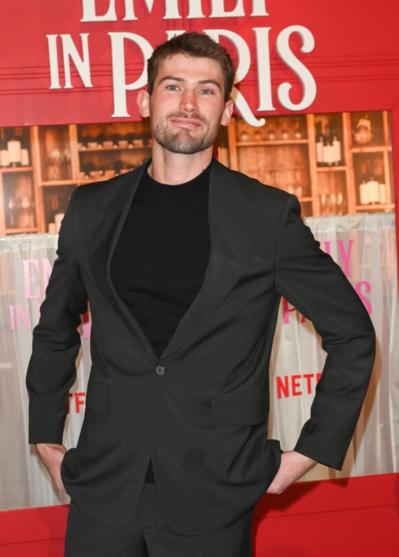 Victor Meutelet - Avant-première du film Netflix "Emily in Paris" saison 3 au Théâtre des Champs Elysées à Paris le 6 décembre 2022. © Coadic Guirec/Bestimage