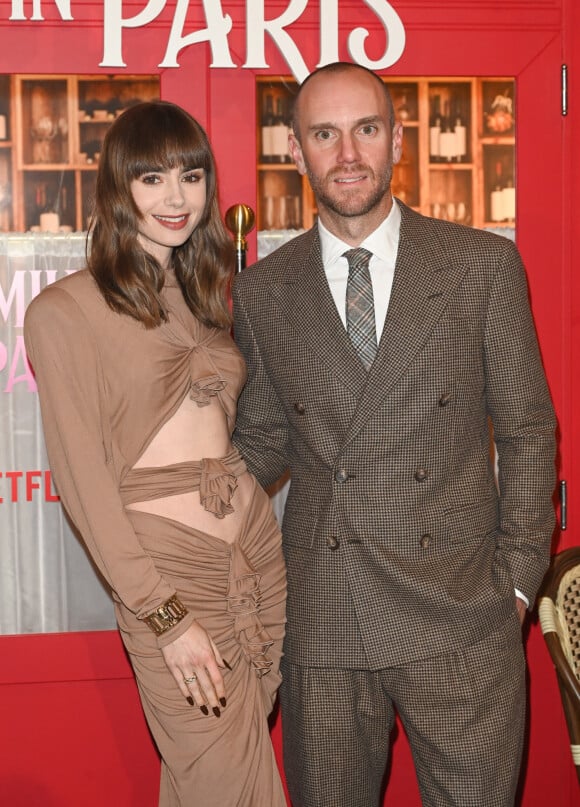 Lily Collins et son mari Charlie McDowell- Avant-première du film Netflix "Emily in Paris" saison 3 au Théâtre des Champs Elysées à Paris le 6 décembre 2022. © Coadic Guirec/Bestimage